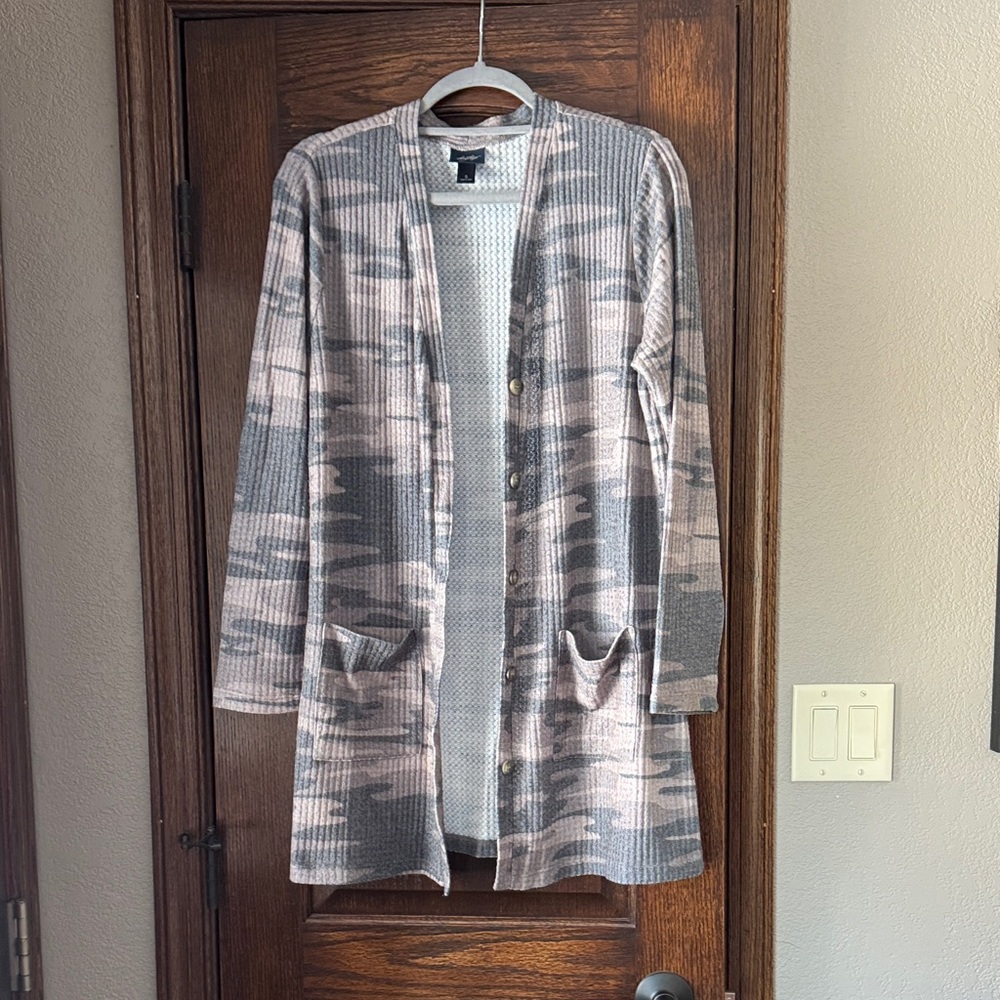 Daytrip Camouflage 3 different gray’s cardigan with buttons